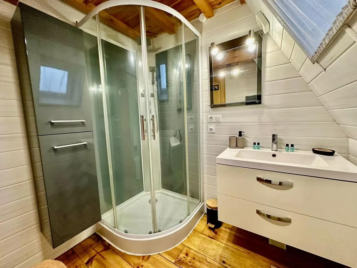 Chalet Cosy Avec Vue Degagee Pouzac